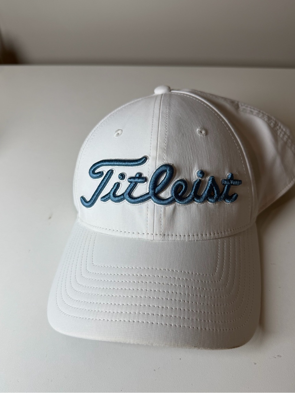 Titleist Men’s Tour Performance White Golf Cap with Embroidered Script Blue Logo